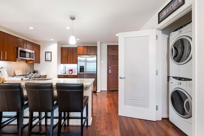 Building Photo - Luxury Condo at Park Terrace