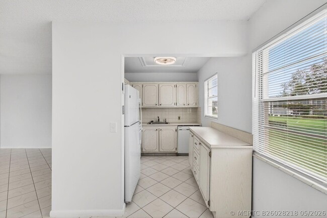 Building Photo - 360 Fanshaw I