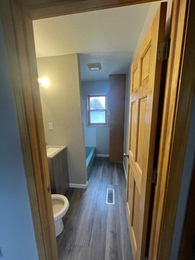 Building Photo - Large 5 bedroom / 2 bath home in central O...