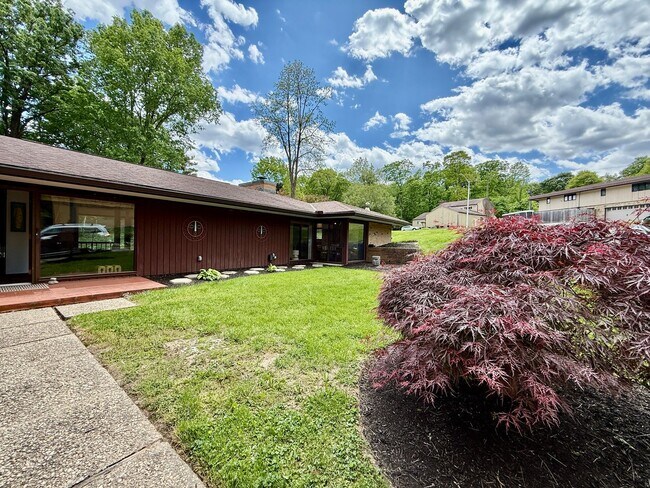 Building Photo - 527 Valewood Ln
