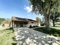 Building Photo - 449 Carol Dr