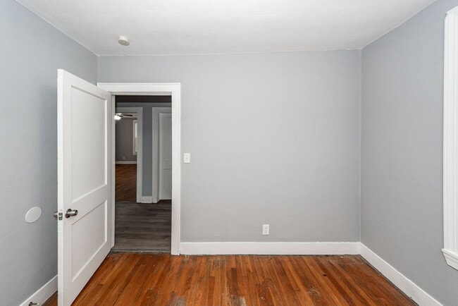 Building Photo - 3 Bedroom, 1 Bathroom Home in Dorchester Terrace - North Charleston