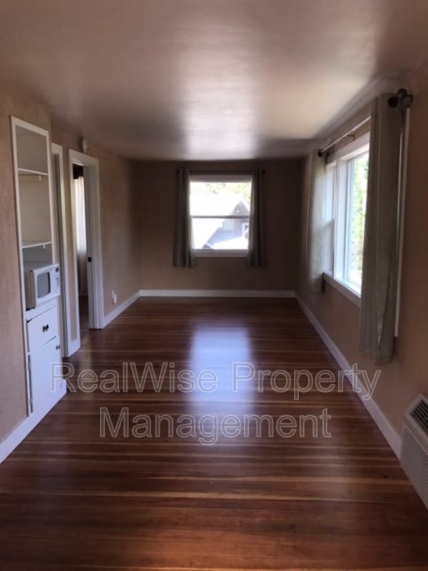 Building Photo - 720 Siskiyou Blvd