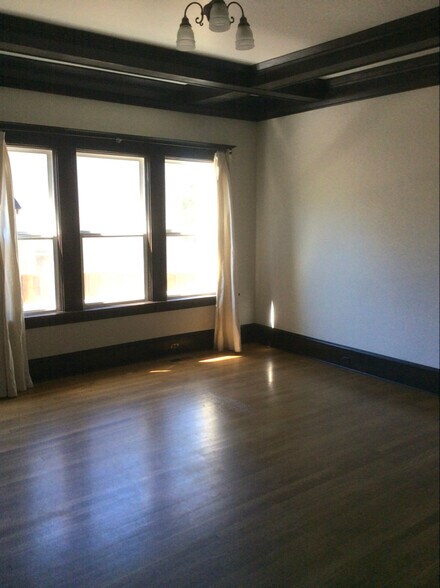 Building Photo - 2515 SE 23rd Ave