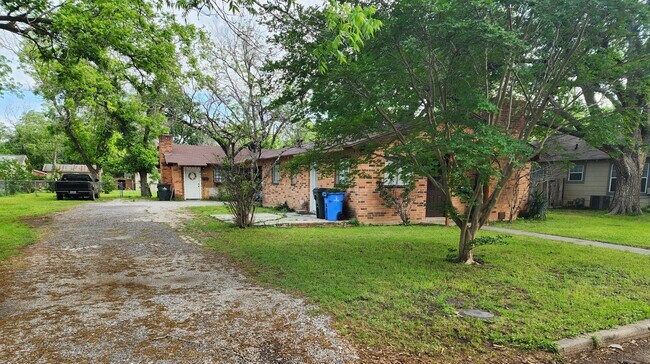 Primary Photo - 963 E Humphreys St