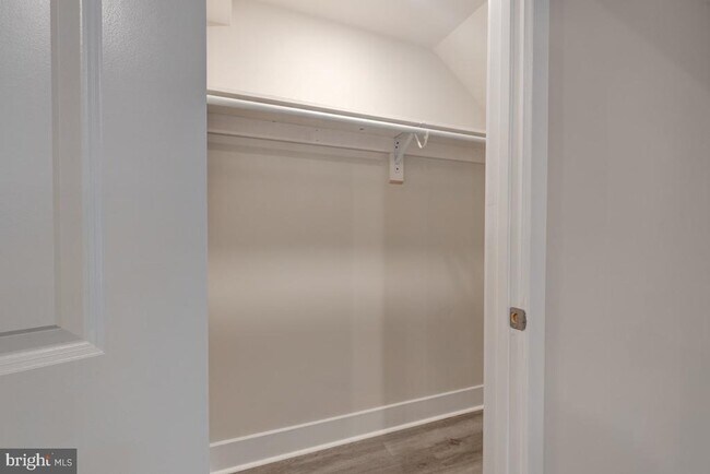 Building Photo - 5684 Lewis Carroll Dr
