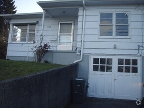 Building Photo - 1124/1128 Perry