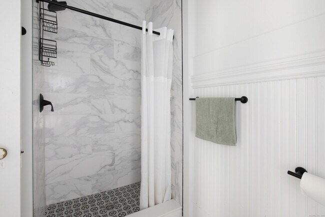 Building Photo - 362 Lime Rock Rd