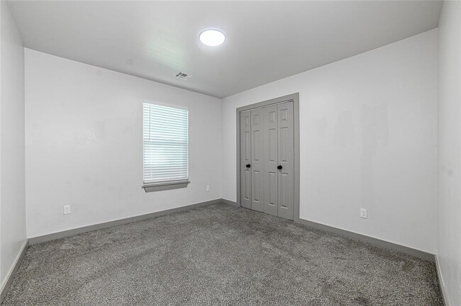 Building Photo - 1717 Breckenridge Dr