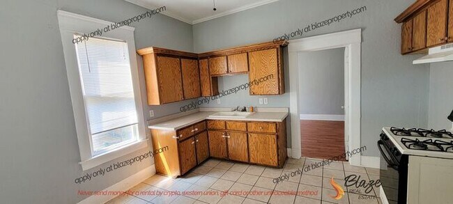 Building Photo - 3 Bedroom 1 Bathroom for rent