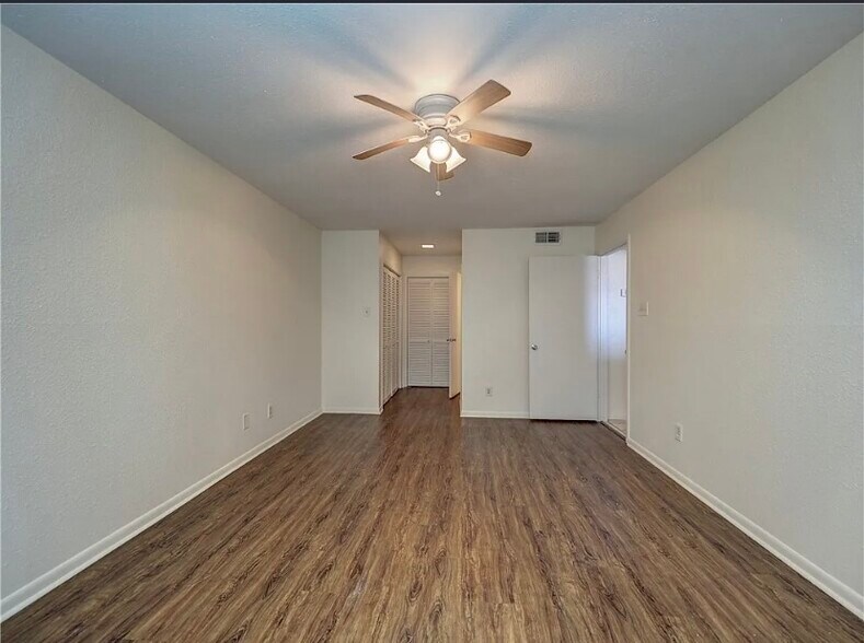 Building Photo - 14801 Compass St