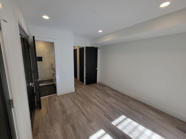 Building Photo - 724 Taylor St NW