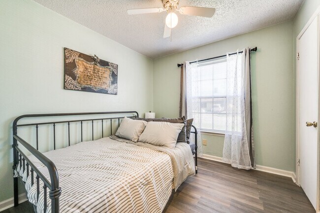 Building Photo - 509 Woodford Ln