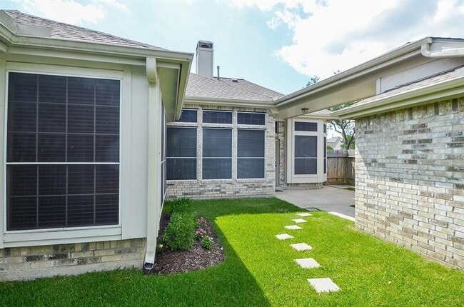 Building Photo - 1723 Crescent Green Dr