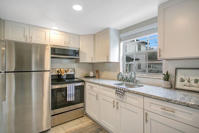 Primary Photo - The Rosewood Apartments | 1 & 2 Bedroom Ap...