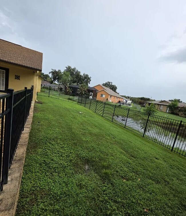 Building Photo - Beautifully updated Pool Home!!