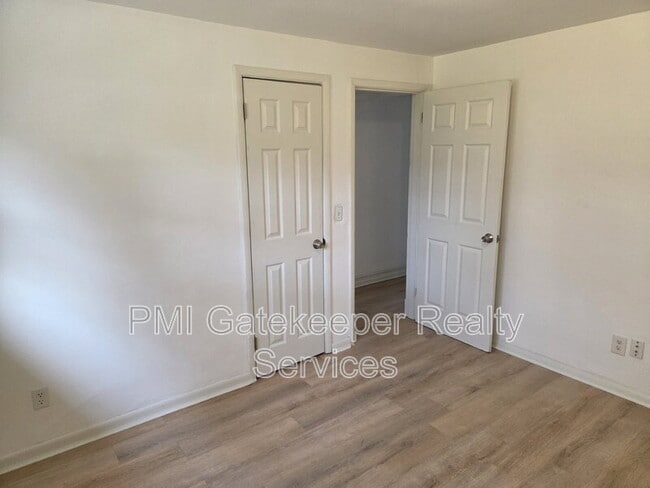 Building Photo - 5757 Cromley Dr