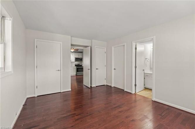 Building Photo - Room in House on Merry Oaks Trail