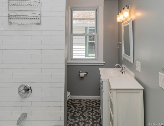 Building Photo - 15 Taylor Ave