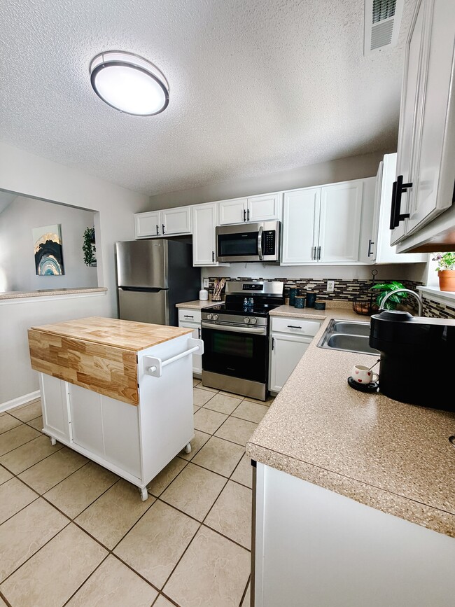 Building Photo - 159 Brenda Dr