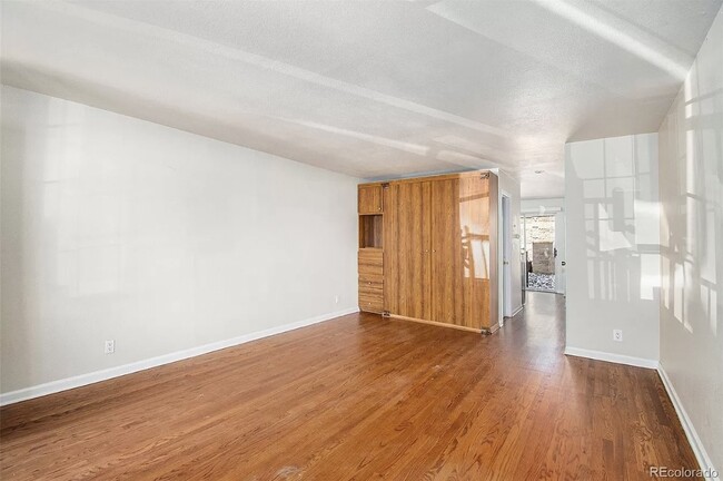 Building Photo - 61 S Sable Blvd