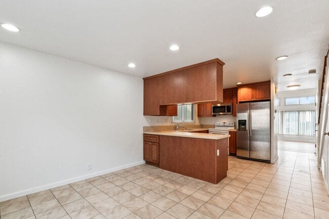 Building Photo - Spacious 3-Bedroom Daly City Home – Prime ...