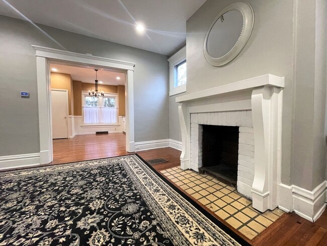 Building Photo - 381 Alden Ave