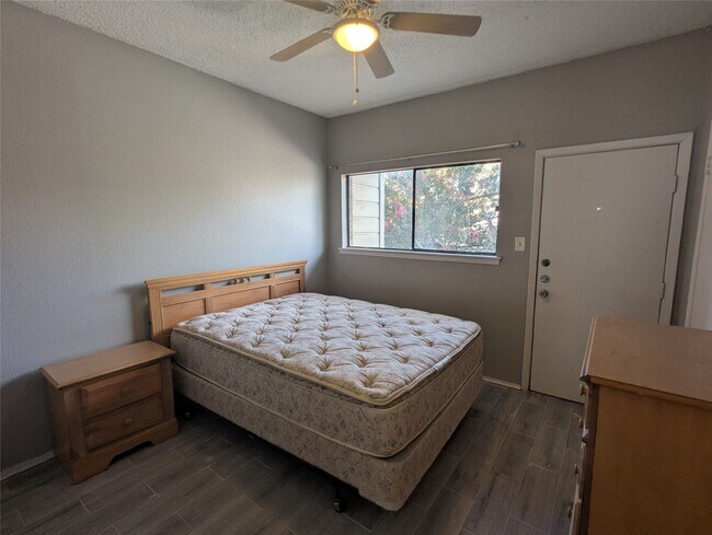 Building Photo - 3000 Guadalupe St