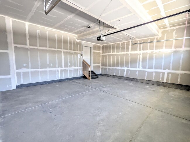 Building Photo - 1157 Bon Homme Richard Dr