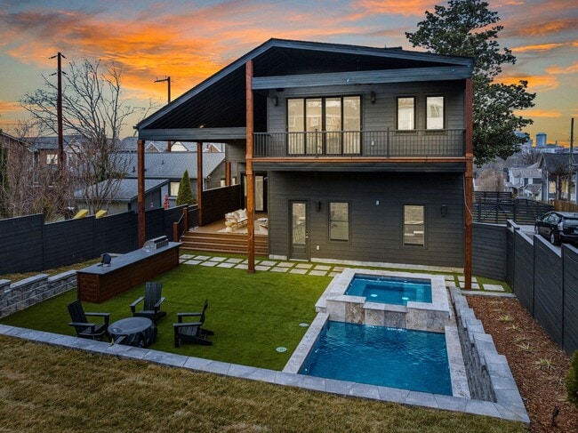 Building Photo - 601 S 9th St