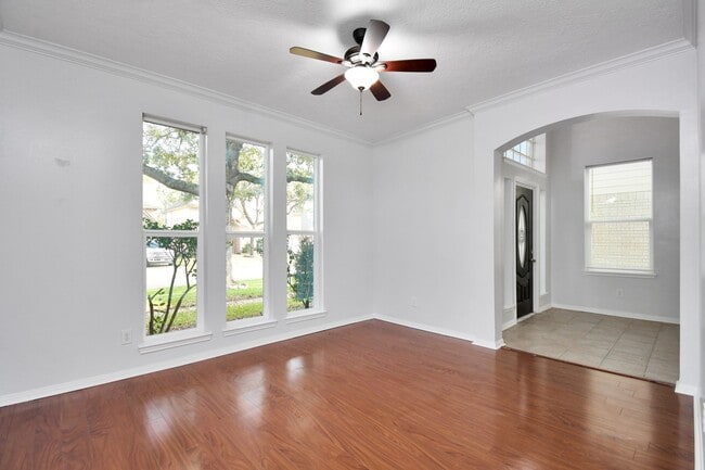 Building Photo - 15711 Rosewood Hill Ct