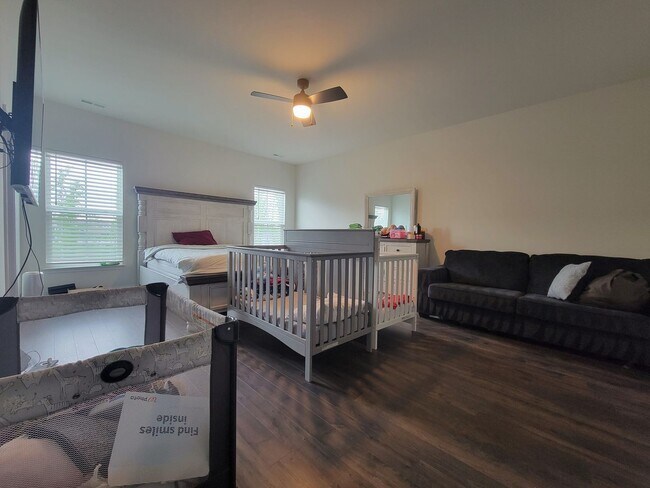 Building Photo - Beautiful end unit townhouse in Cosby Village with loads of extras.