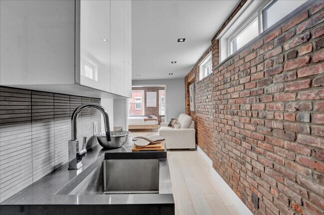 Building Photo - 120 Mulberry St