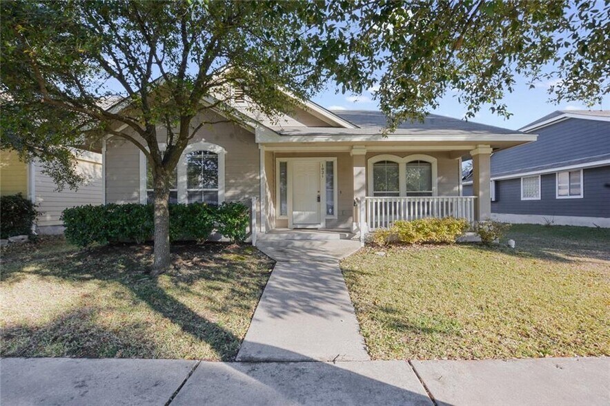 Primary Photo - 1021 Rawhide Trl