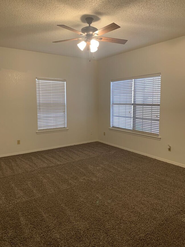 Building Photo - 2305 Newman Clovis NM