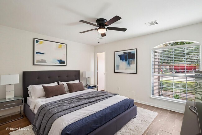 Building Photo - 11926 Panay Dr