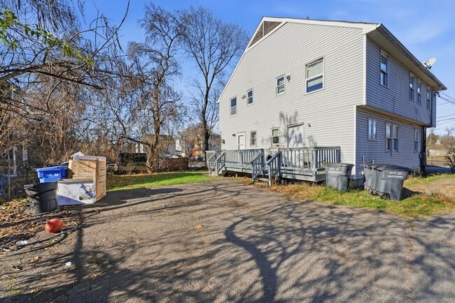 Building Photo - 33 Guilford St