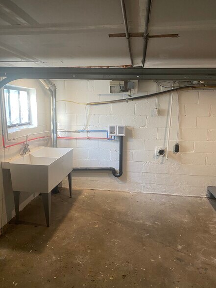 Building Photo - 16 Dorsey St