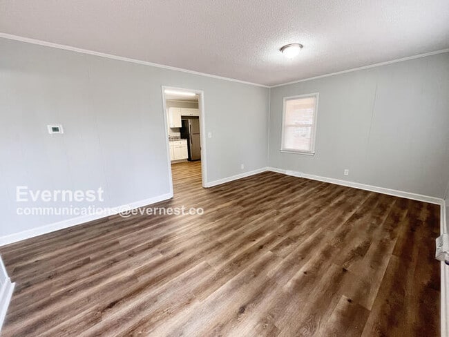 Building Photo - 708 Park Dr