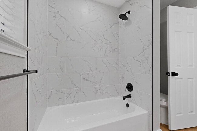 Building Photo - Beautifully Renovated Home In Carrollton Ready For Move-in