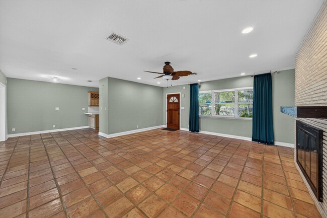 Building Photo - 2680 NE 24th St