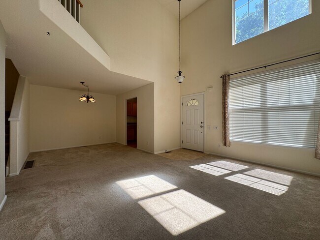 Building Photo - Wonderful Townhome in Harvest Park Southeast Ft. Collins