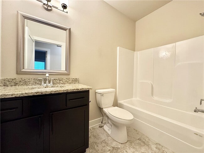 Building Photo - 812 NE Hts Ln