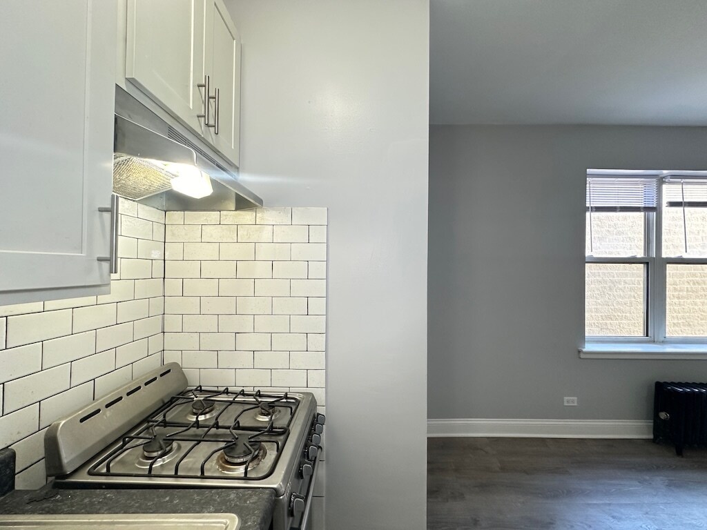 Building Photo - 4756 N Maplewood Ave