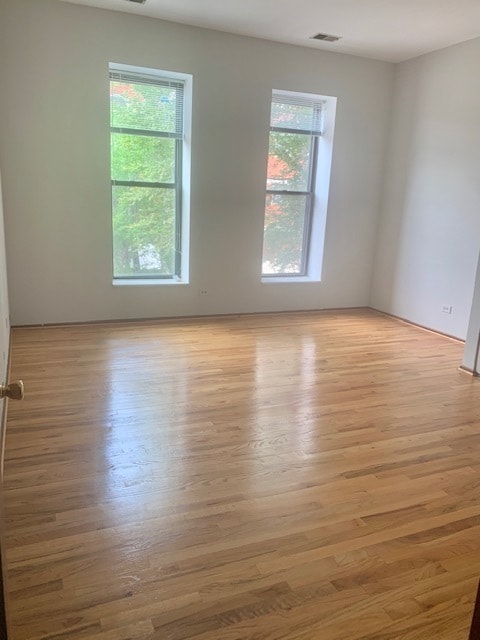 Building Photo - 3055 N Sheffield Ave