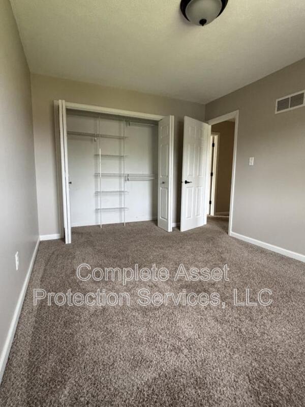 Building Photo - 6904 W 85th Pl