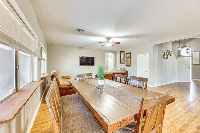 Building Photo - 3552 N Excalibur Pl
