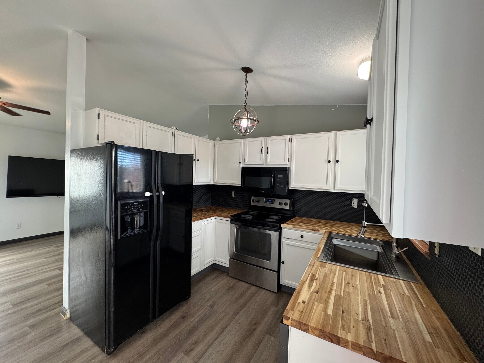 Building Photo - 7624 Montarbor Dr