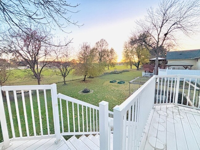 Building Photo - Hidden Gem!  4bed 2bath Single Family Home in Maple Grove, Featuring a Fenced in Back Yard