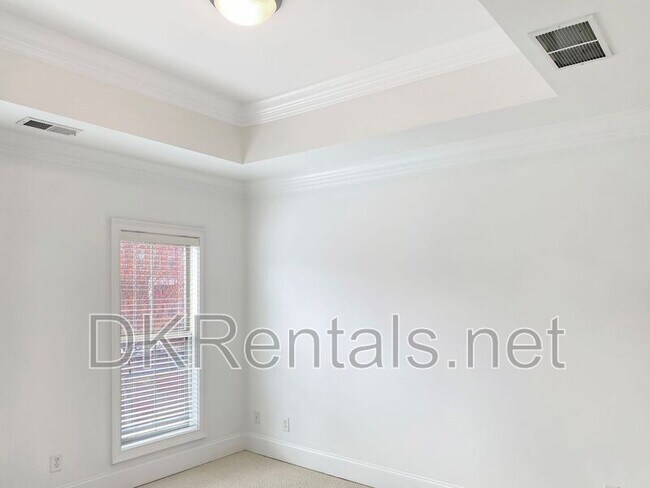 Building Photo - 2838 Crescent Park Ln